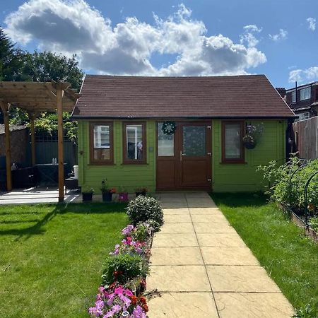 Charming Private Guest House 엔필드 외부 사진
