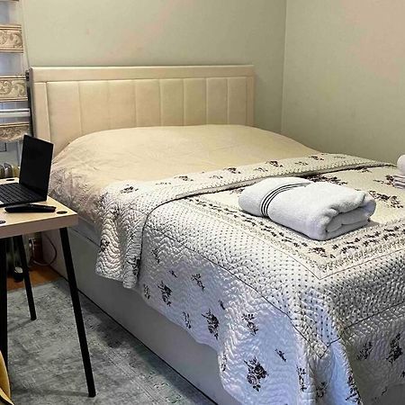 Charming Private Guest House 엔필드 외부 사진
